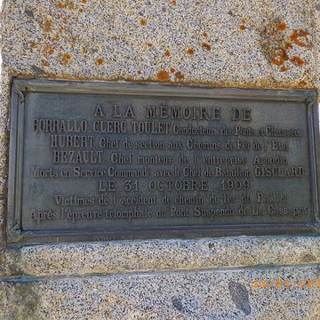 Pont Gisclard et stèle commémorative