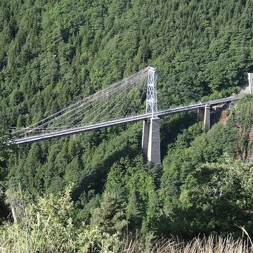Pont Gisclard et stèle commémorative