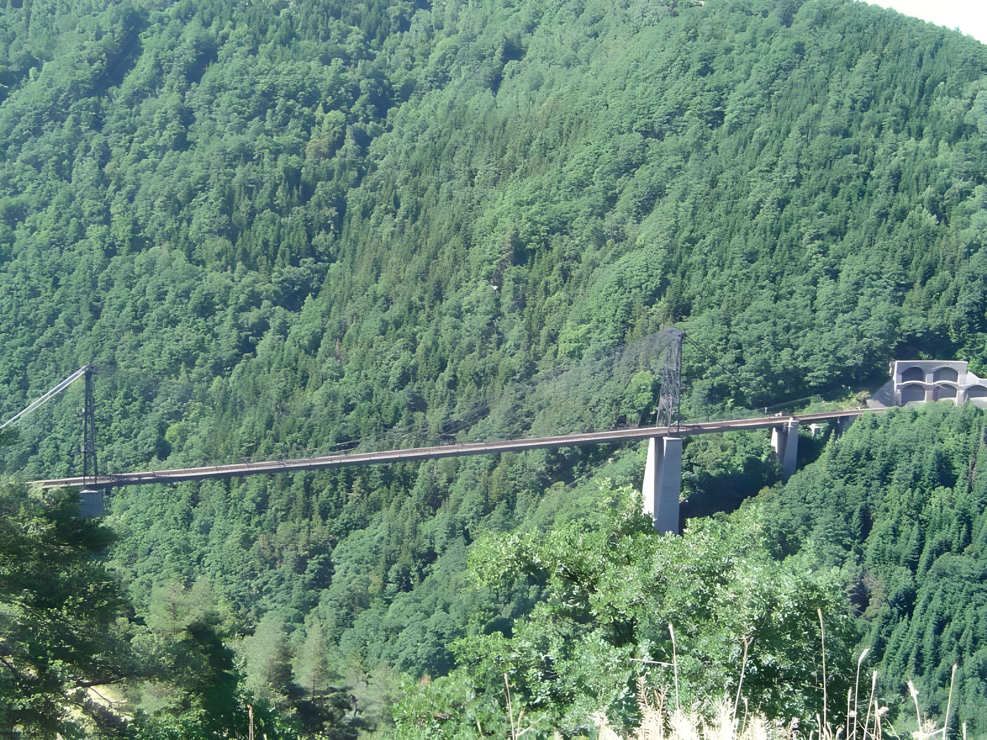 Pont Gisclard et stèle commémorative