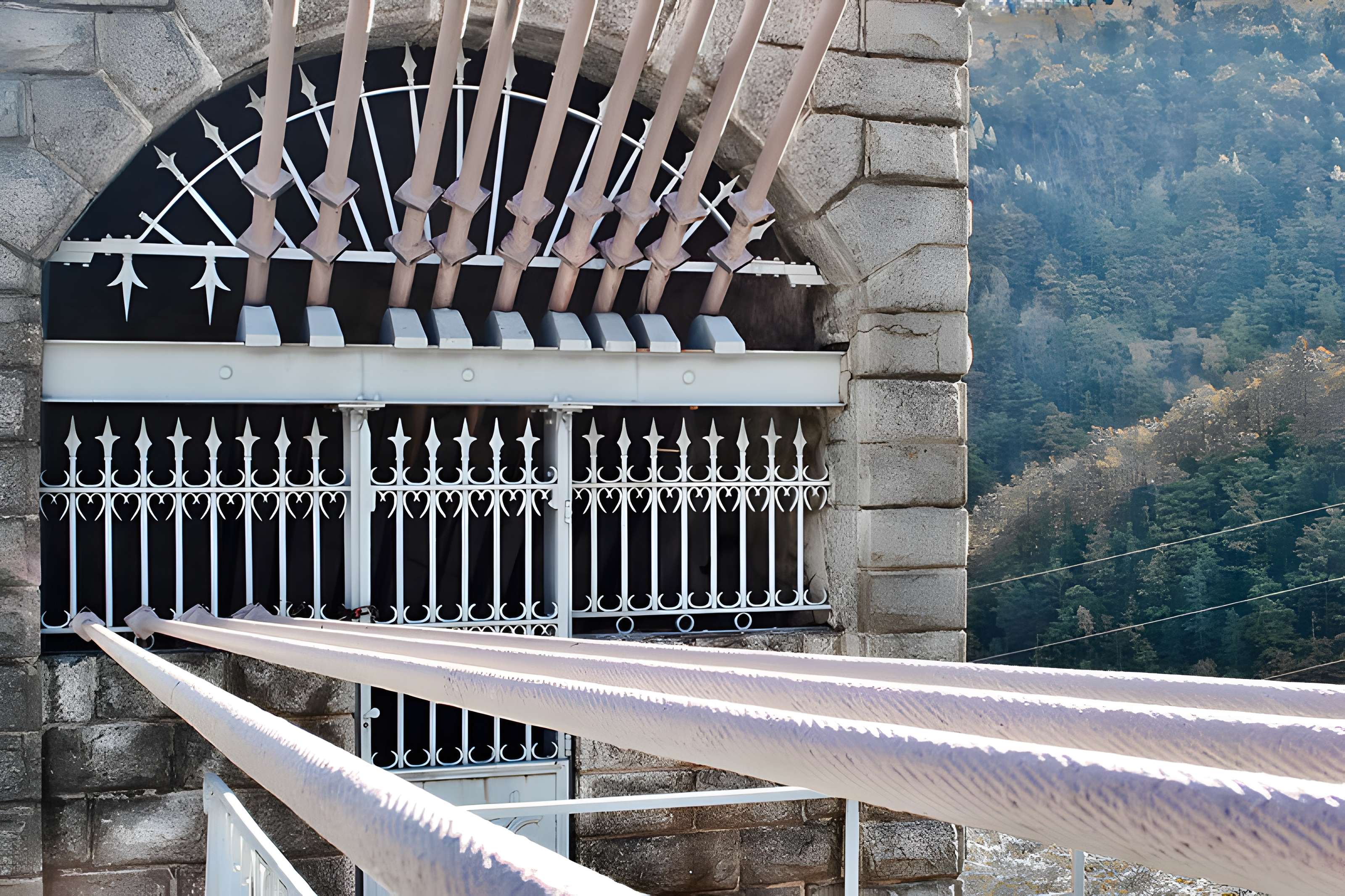 Pont Gisclard et stèle commémorative