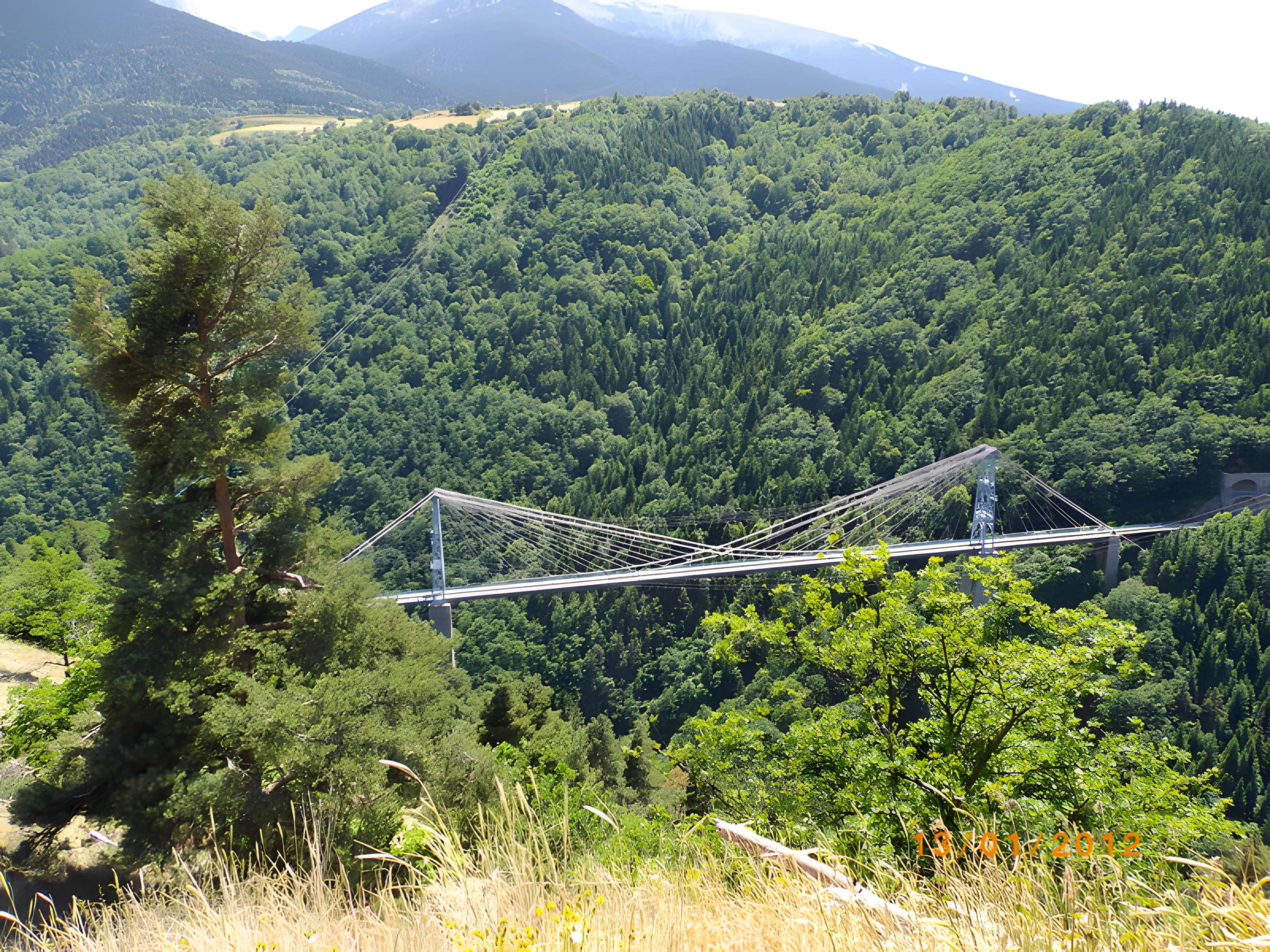 Pont Gisclard et stèle commémorative