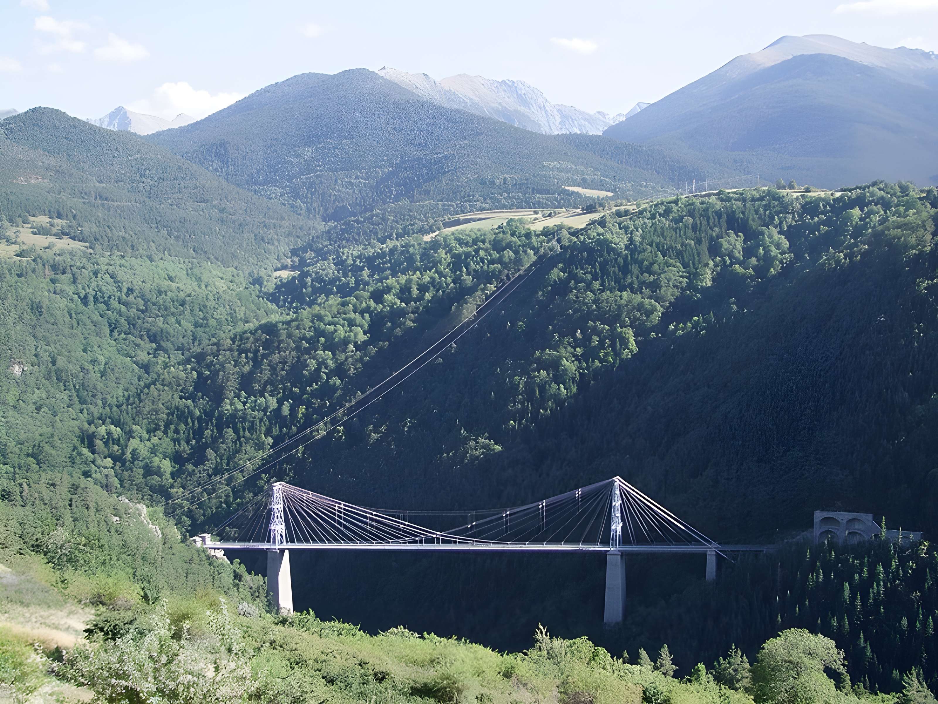 Pont Gisclard et stèle commémorative