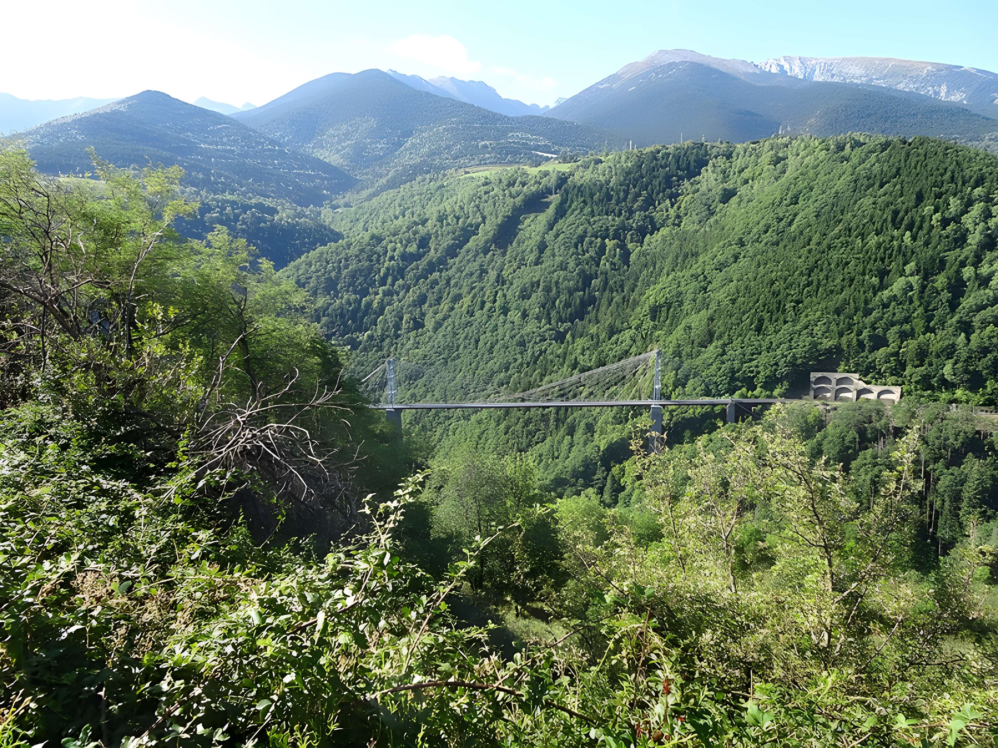 Pont Gisclard et stèle commémorative