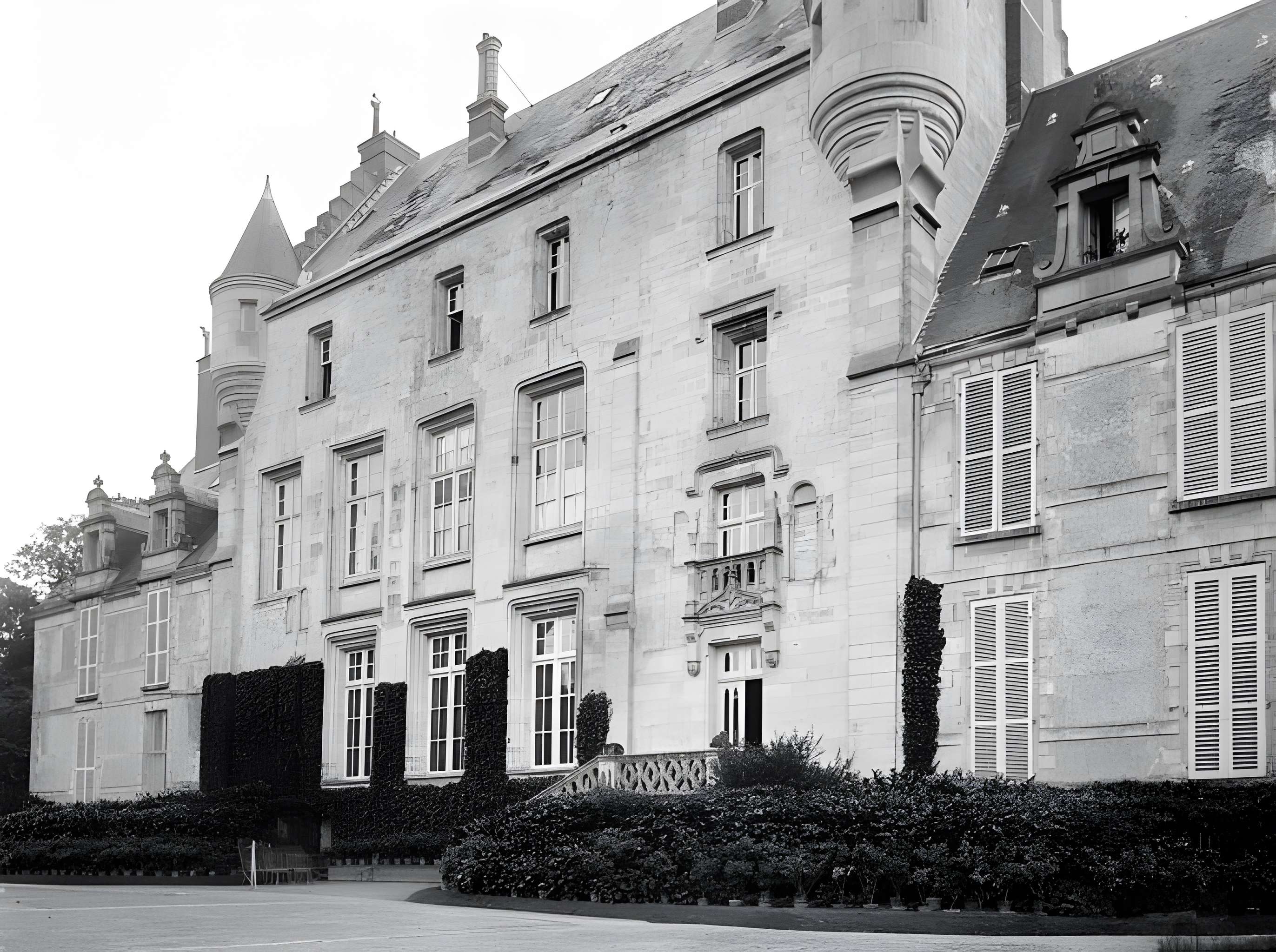 Château de Fresneaux-Montchevreuil