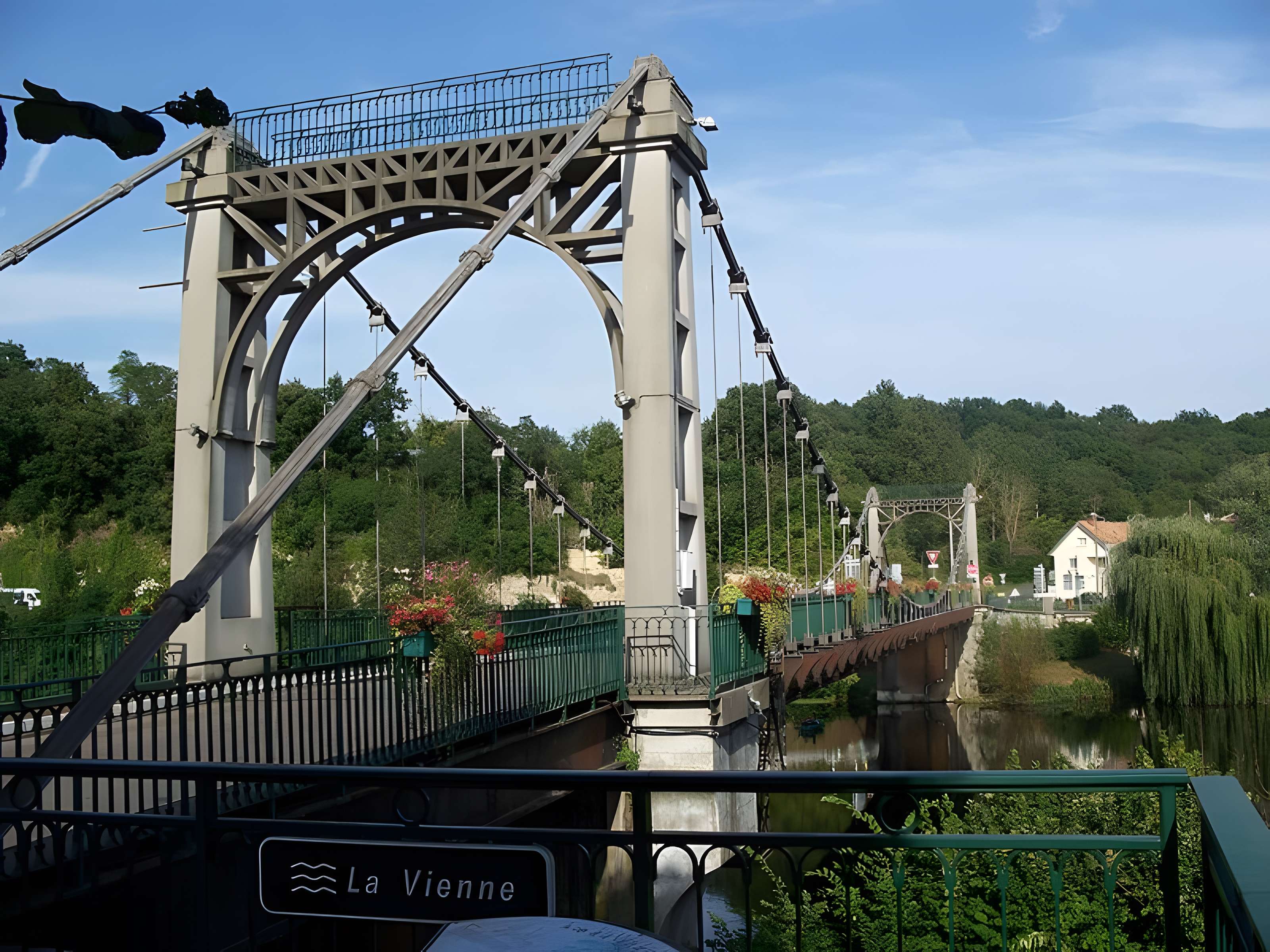 Pont suspendu de Bonneuil-Matours 