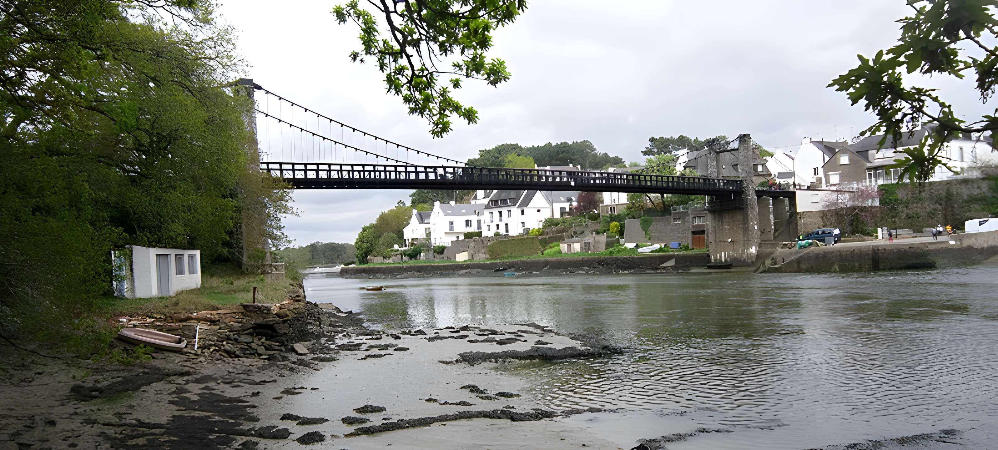 Le vieux pont suspendu