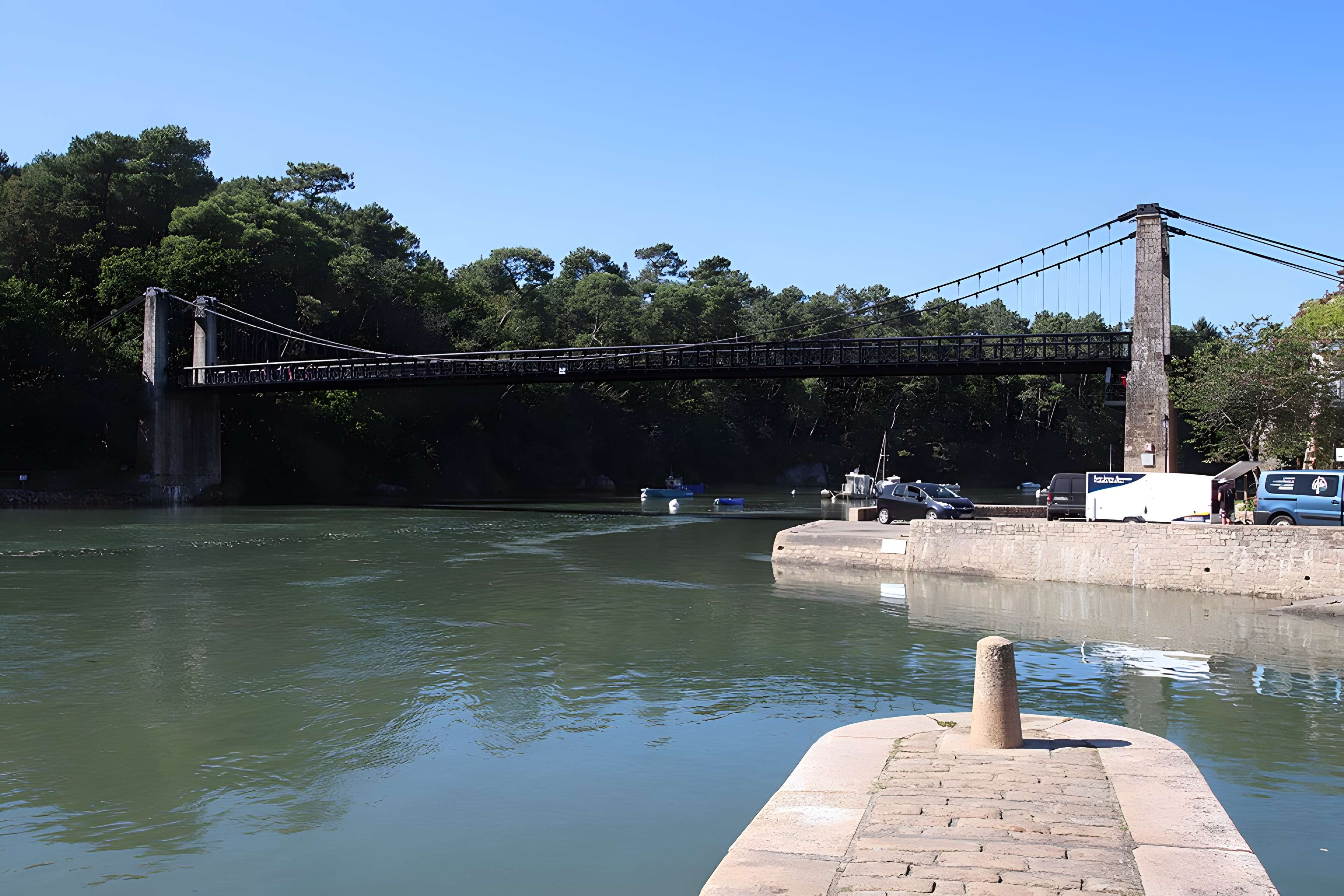 Le vieux pont suspendu