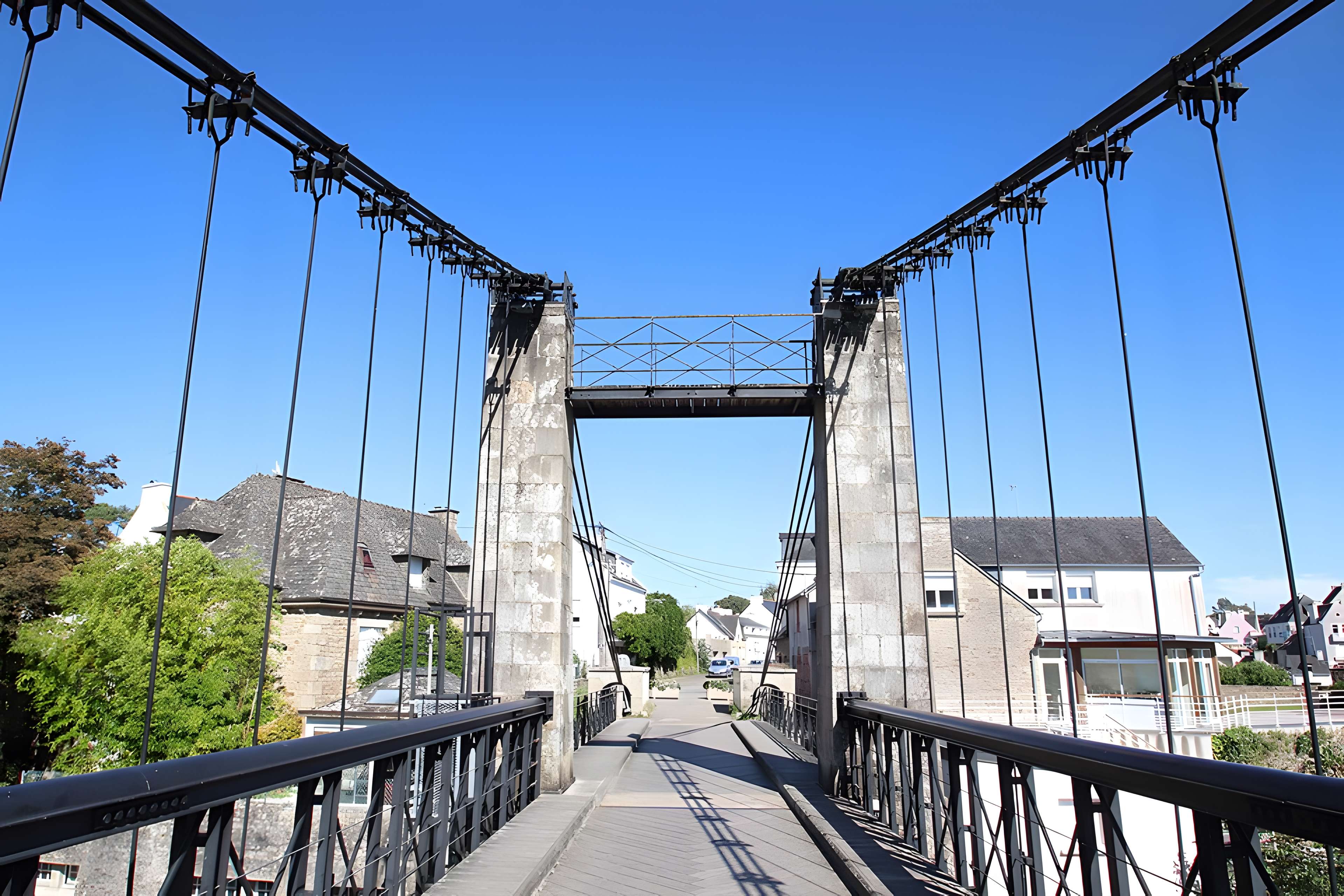Le vieux pont suspendu