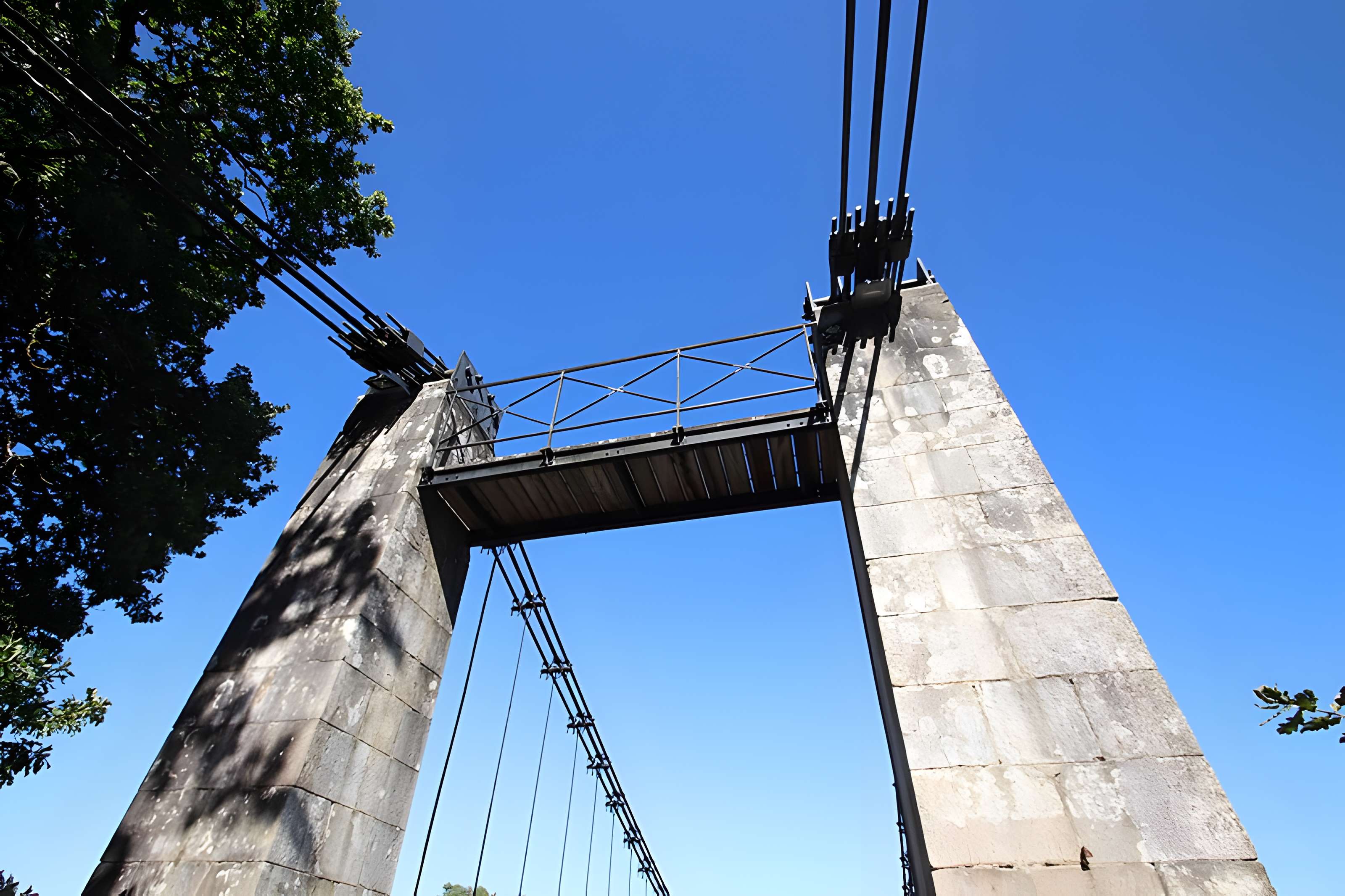 Le vieux pont suspendu