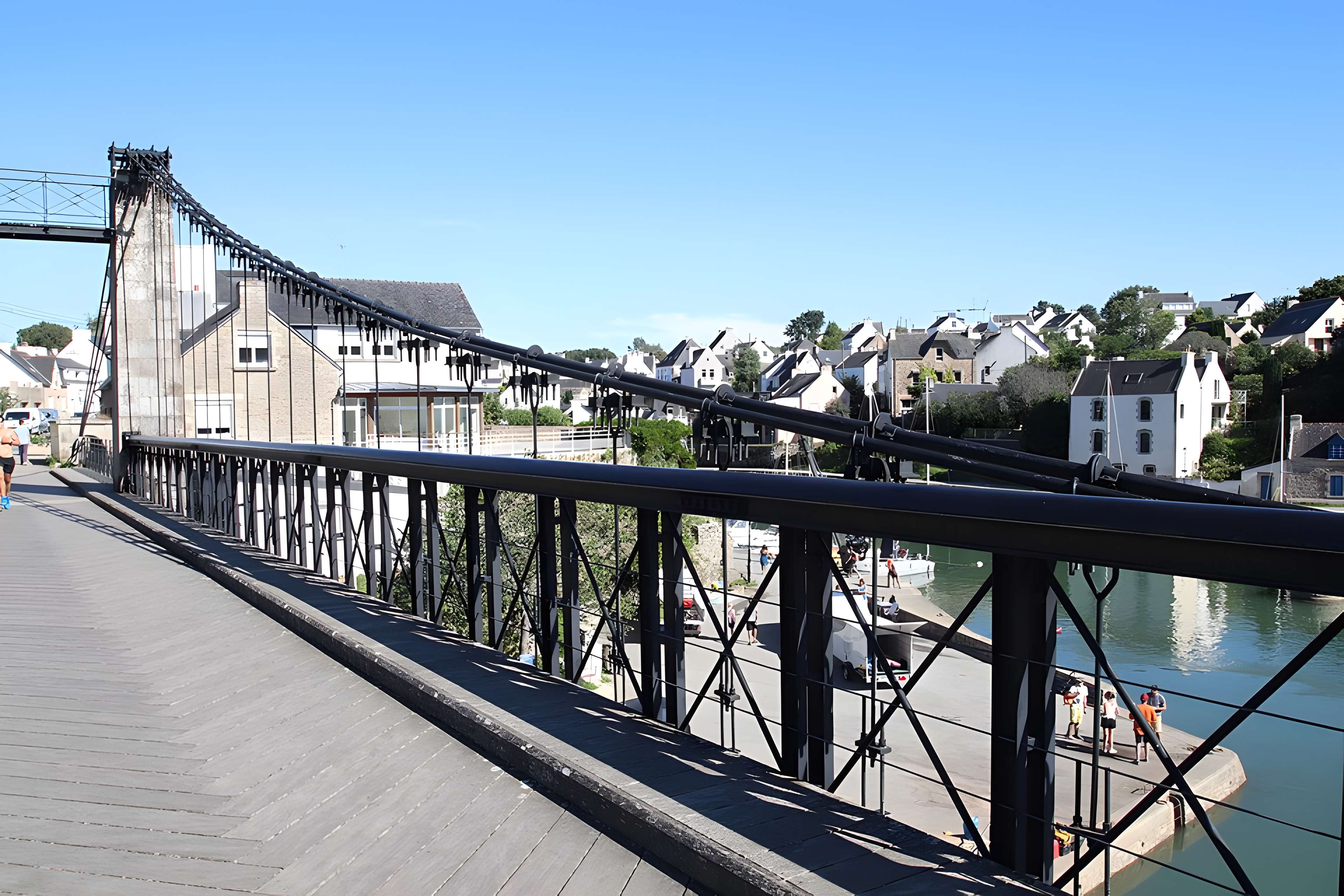 Le vieux pont suspendu