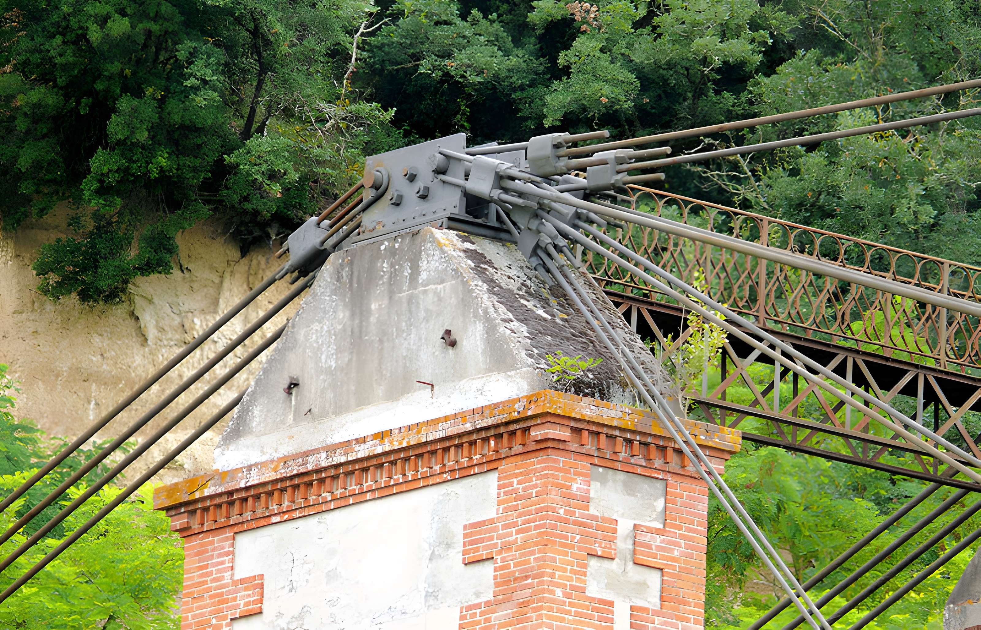 Pont suspendu de Bourret