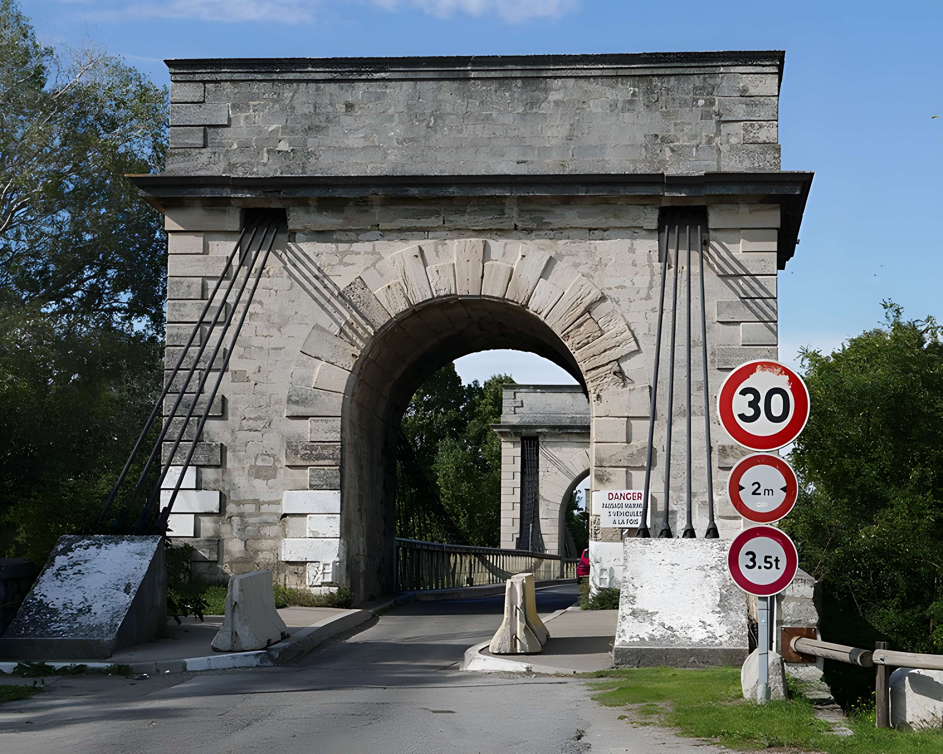 Pont suspendu de Fourques