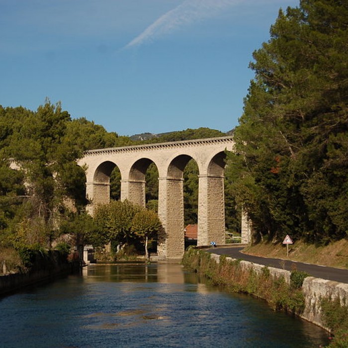 Photo de Pont-aqueduc de Galas à Fontaine-de-Vaucluse