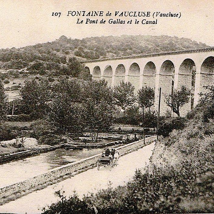 Photo de Pont-aqueduc de Galas à Fontaine-de-Vaucluse
