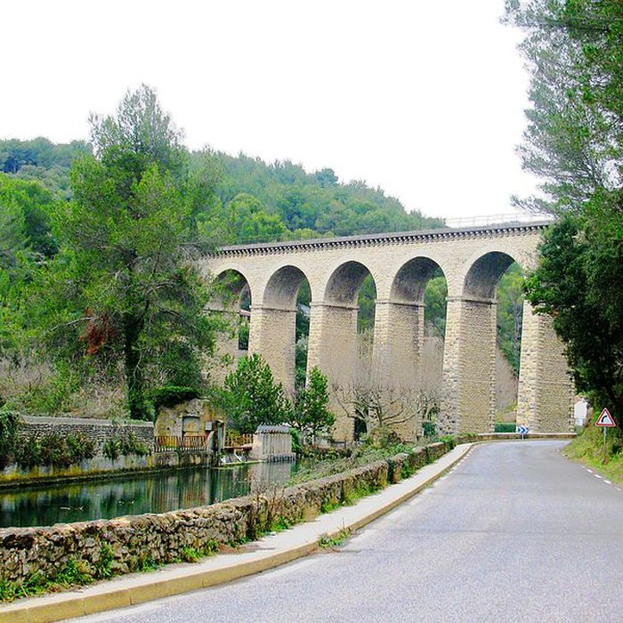 Photo de Pont-aqueduc de Galas à Fontaine-de-Vaucluse