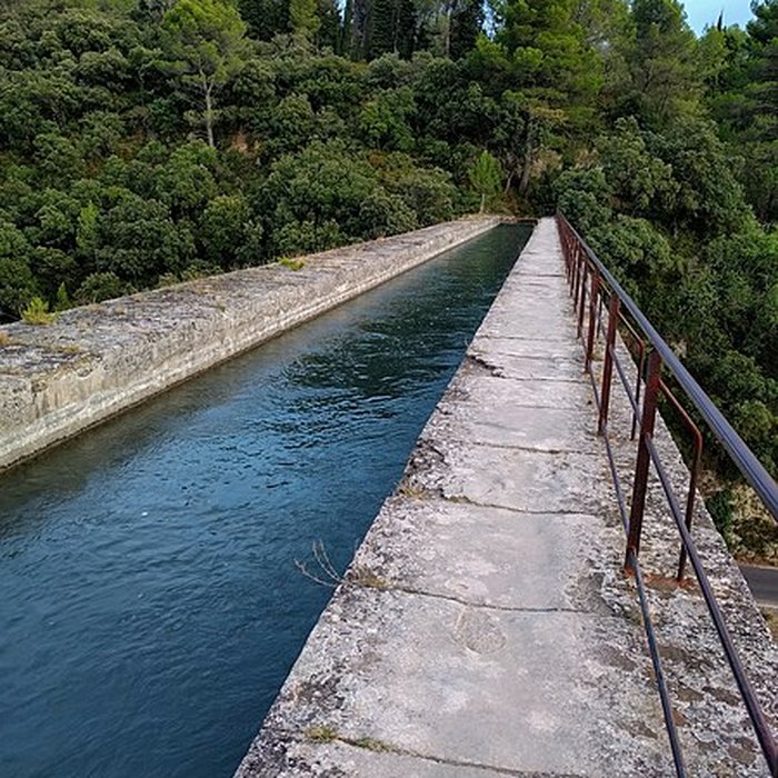Photo de Pont-aqueduc de Galas à Fontaine-de-Vaucluse