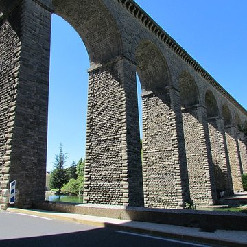 Pont-aqueduc de Galas à Fontaine-de-Vaucluse