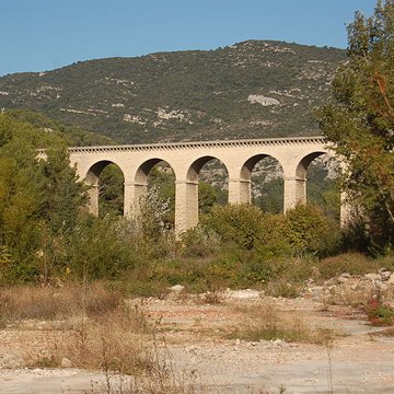 Pont-aqueduc de Galas à Fontaine-de-Vaucluse