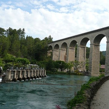Pont-aqueduc de Galas à Fontaine-de-Vaucluse