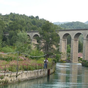 Pont-aqueduc de Galas à Fontaine-de-Vaucluse