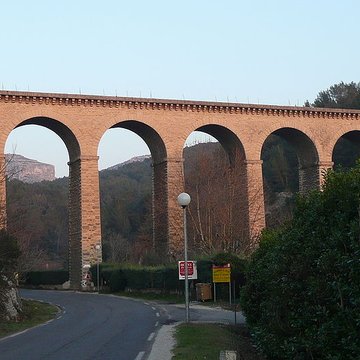 Pont-aqueduc de Galas à Fontaine-de-Vaucluse