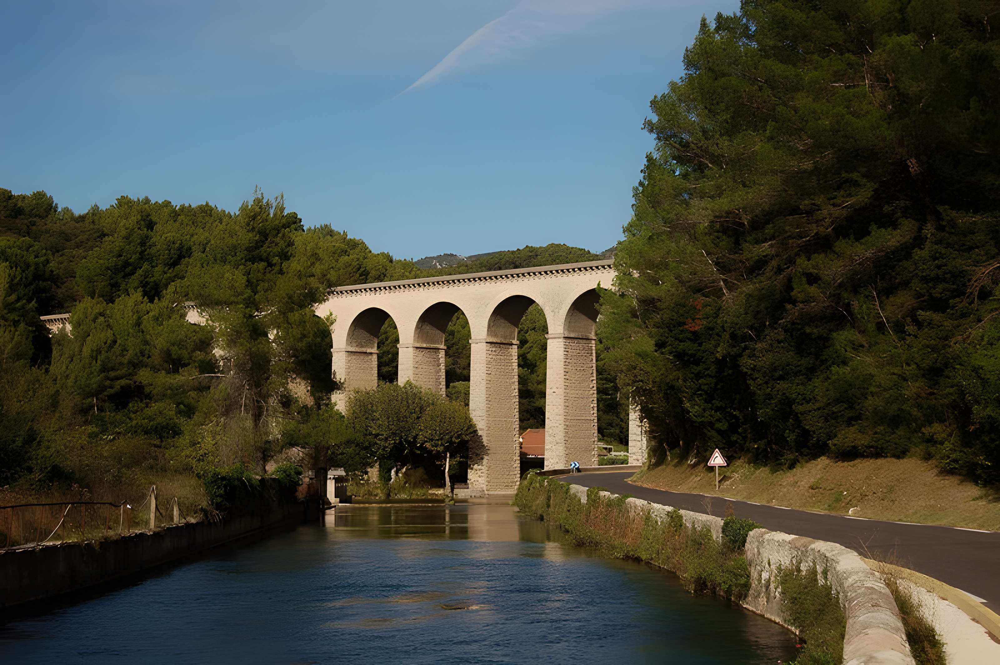 Pont-aqueduc de Galas à Fontaine-de-Vaucluse 