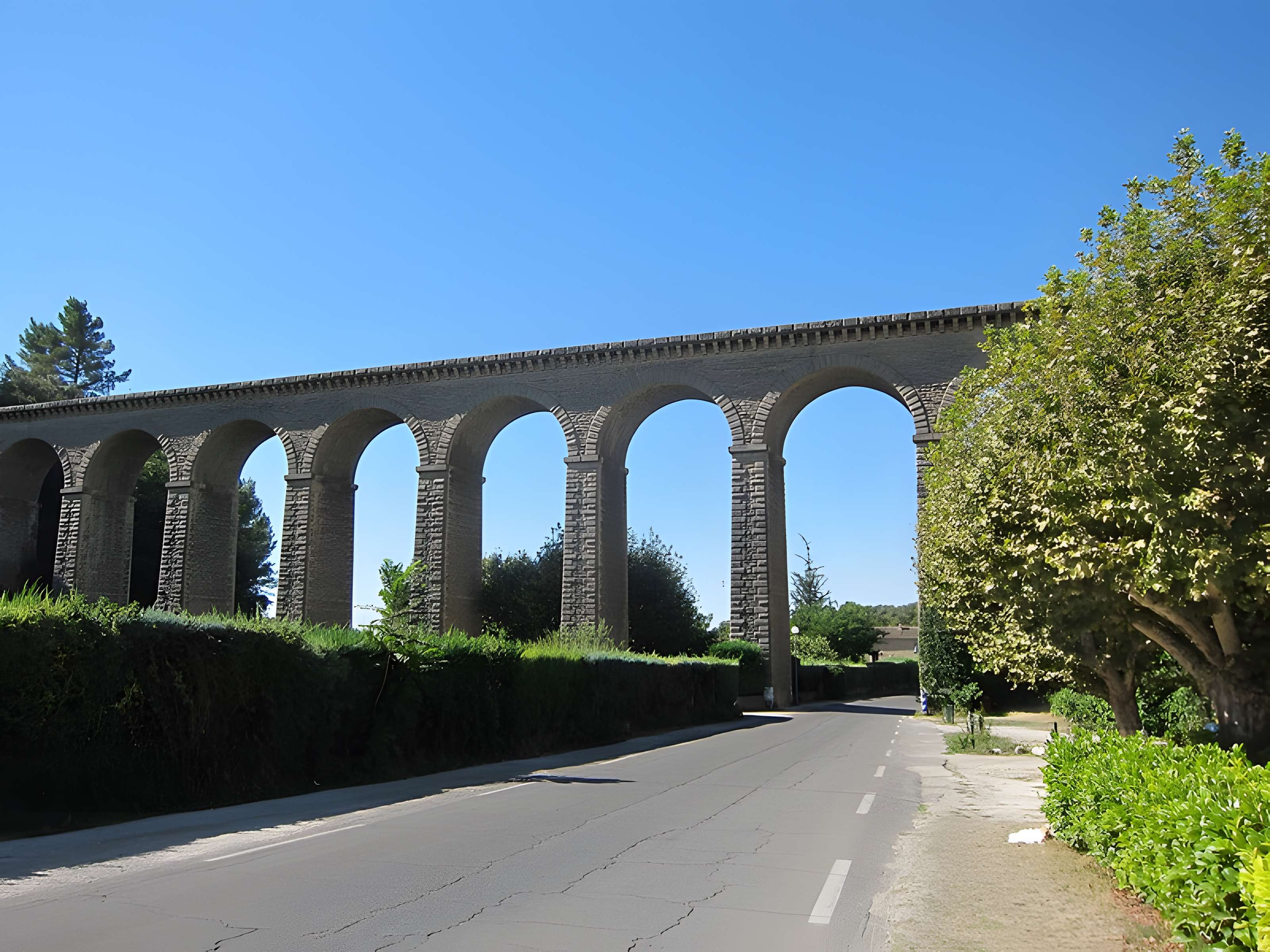 Pont-aqueduc de Galas à Fontaine-de-Vaucluse