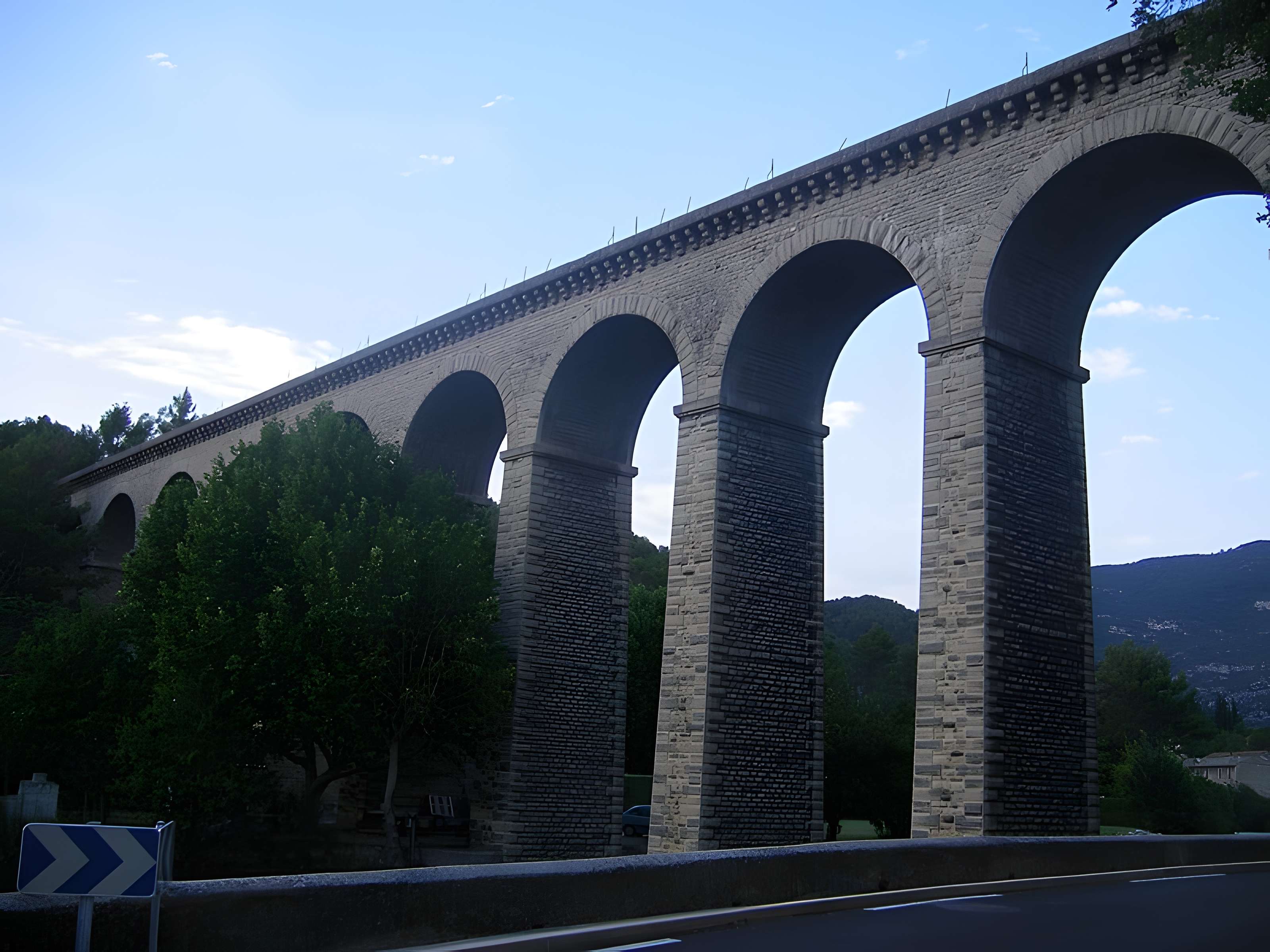 Pont-aqueduc de Galas à Fontaine-de-Vaucluse