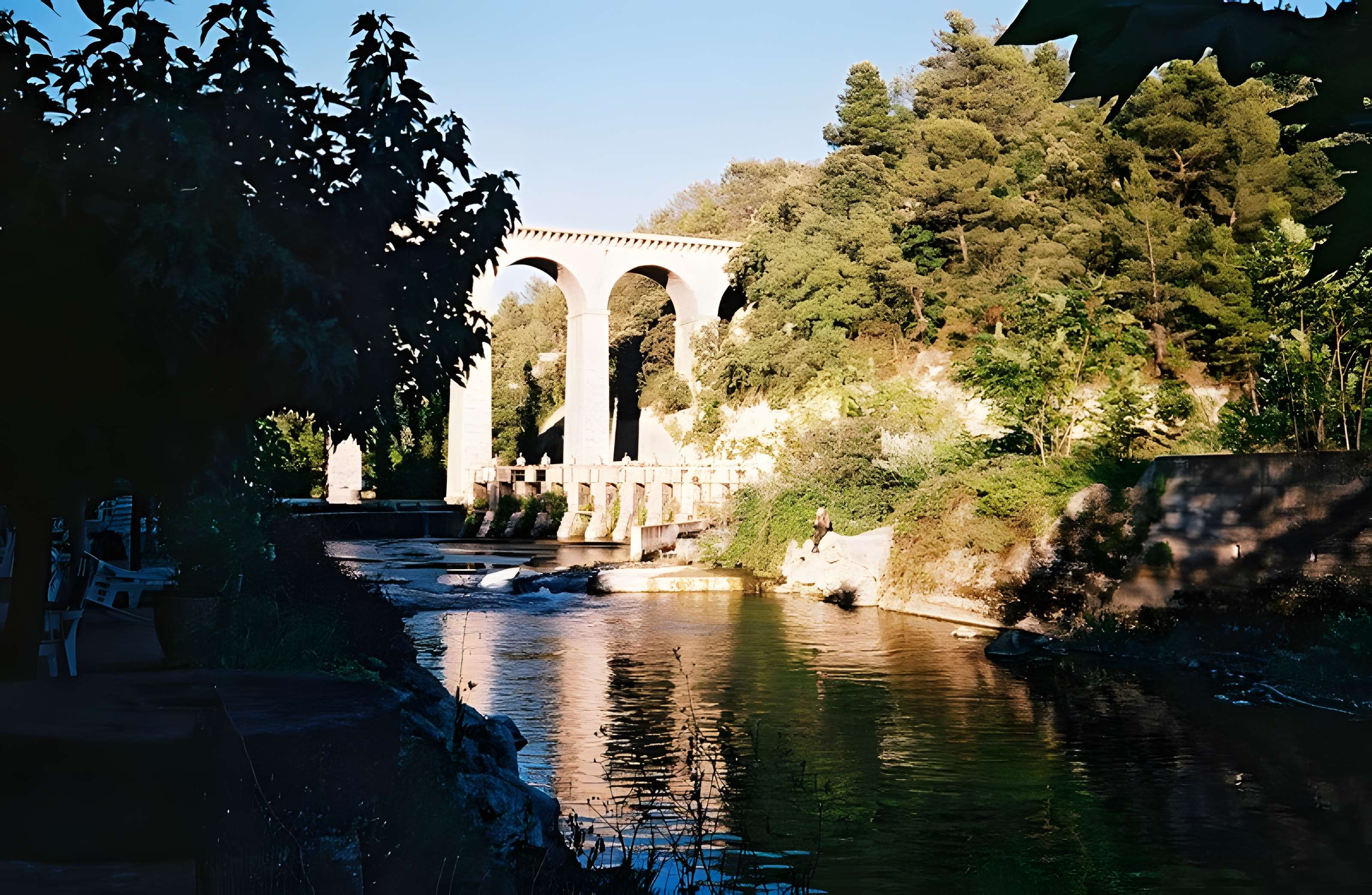 Pont-aqueduc de Galas à Fontaine-de-Vaucluse