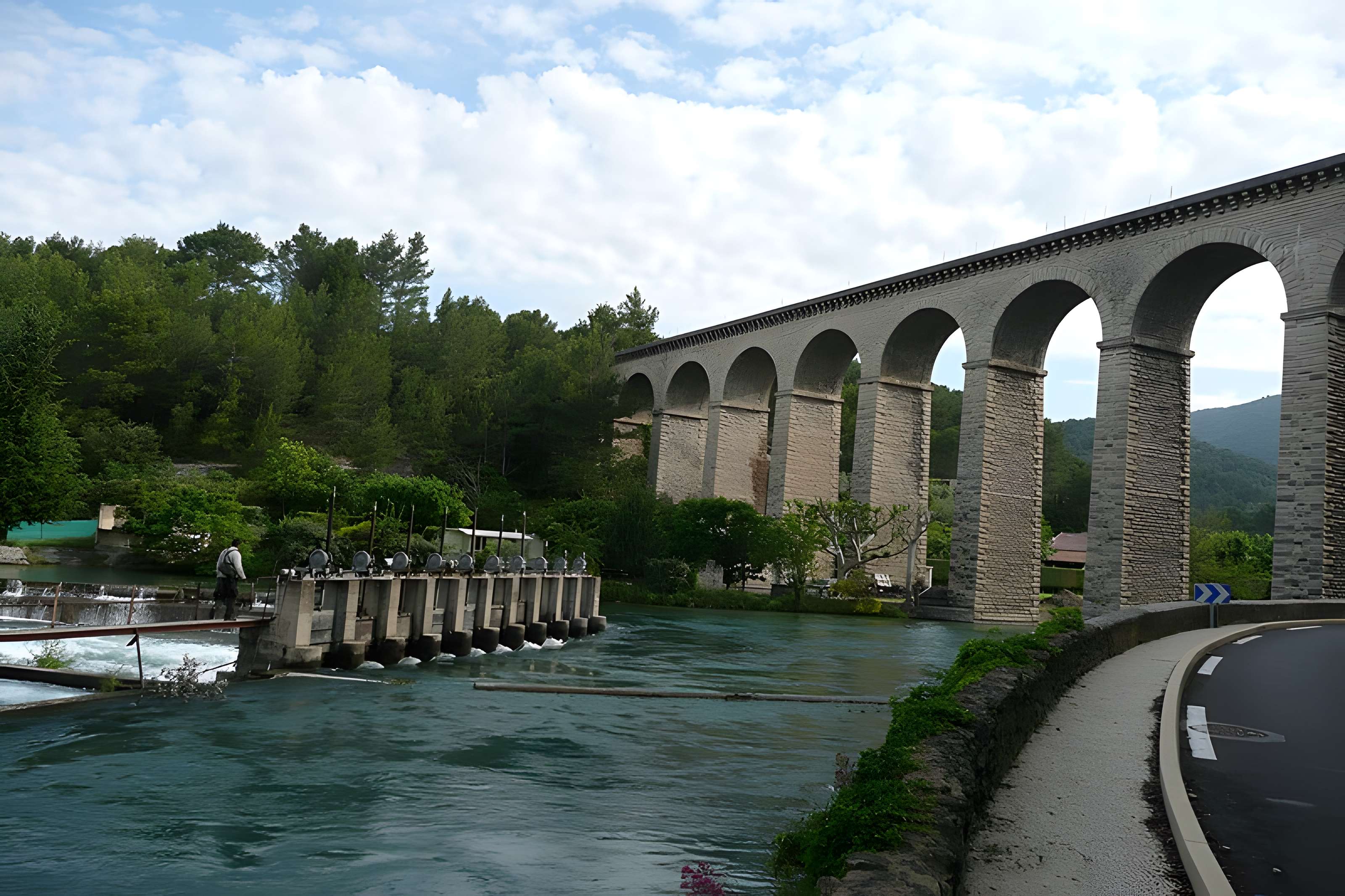 Pont-aqueduc de Galas à Fontaine-de-Vaucluse