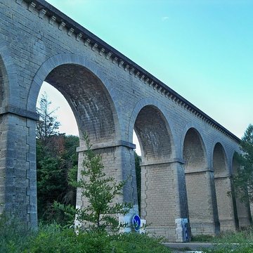 Pont-aqueduc des Cinq-Cantons à Loriol-du-Comtat