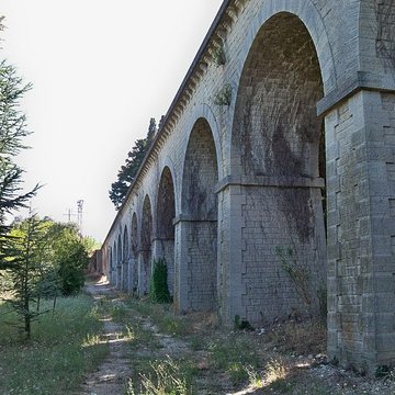Pont-aqueduc des Cinq-Cantons à Loriol-du-Comtat