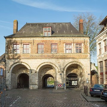 Porte de Gand et ensemble des fortifications