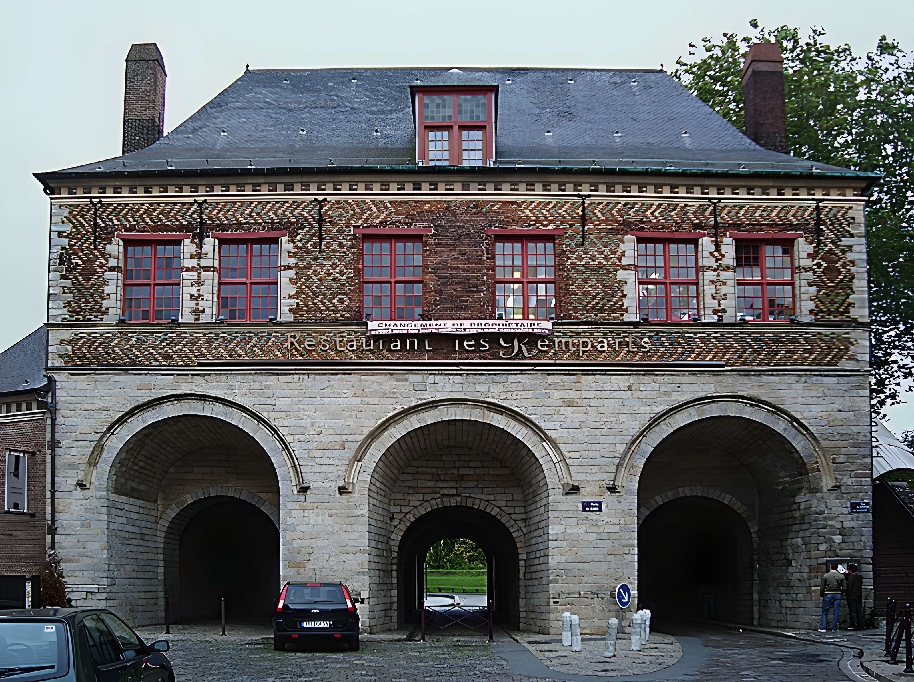 Porte de Gand et ensemble des fortifications