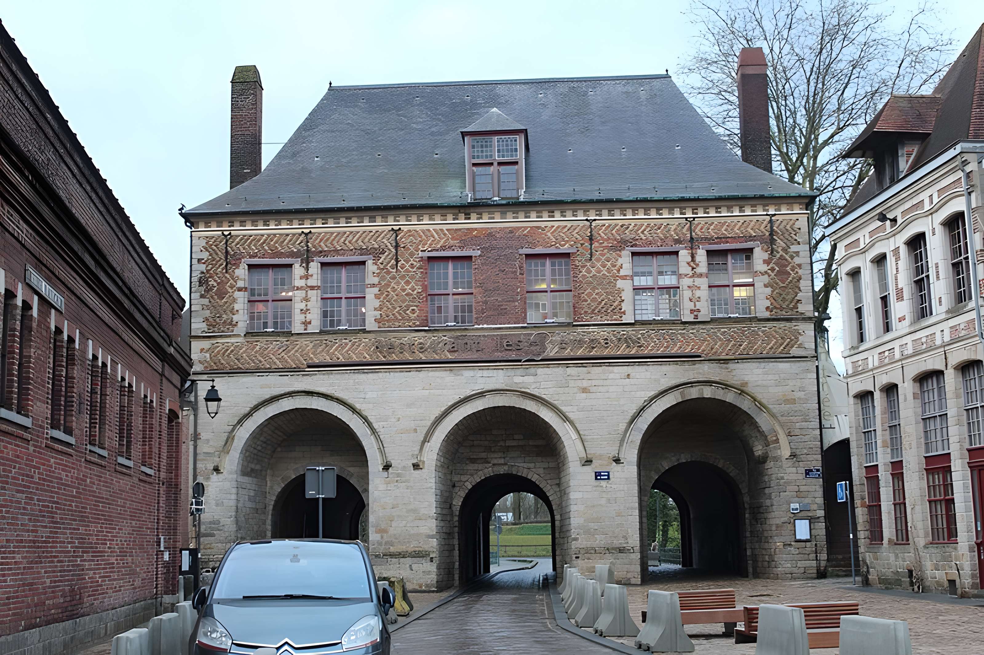 Porte de Gand et ensemble des fortifications