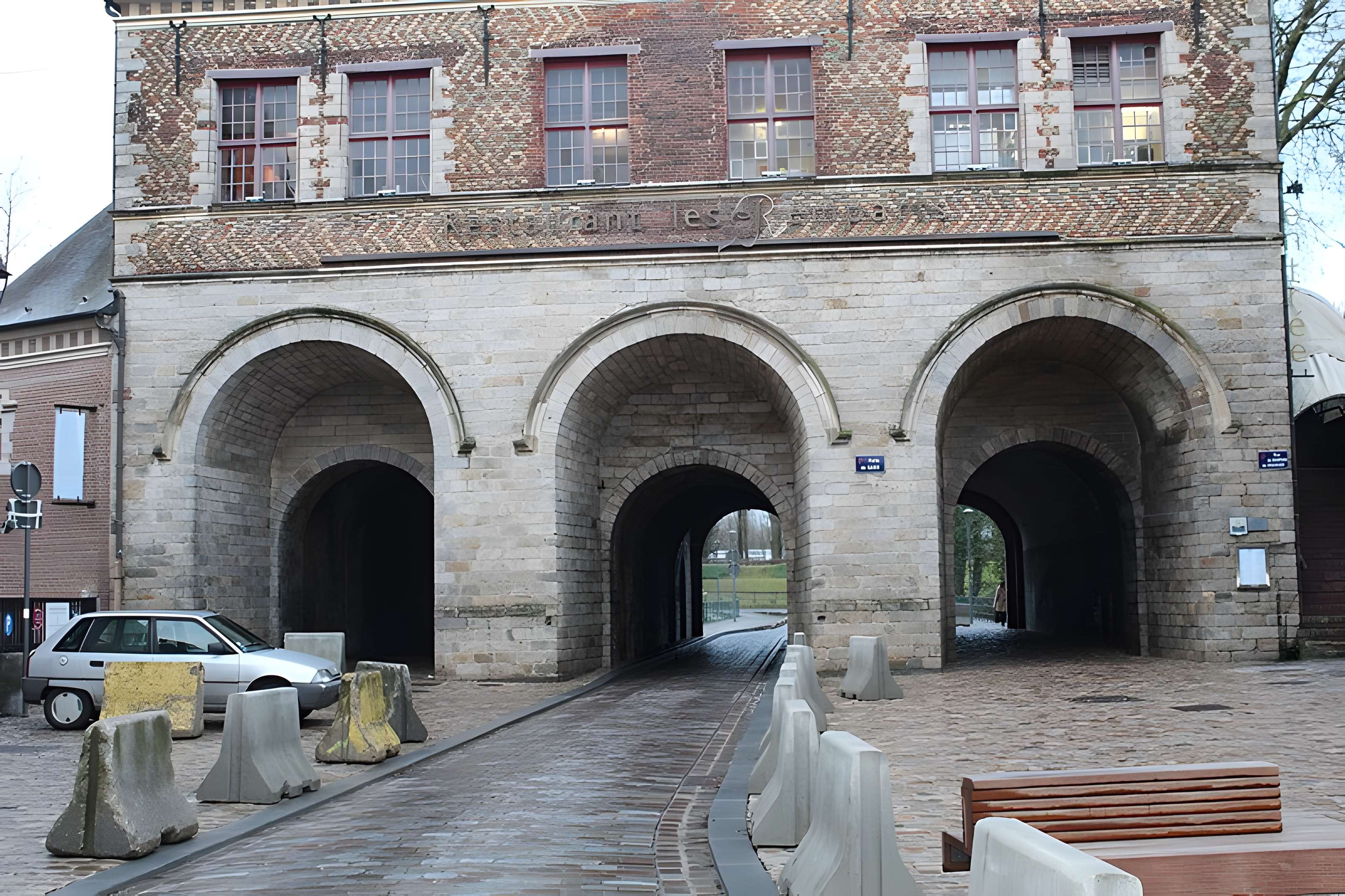 Porte de Gand et ensemble des fortifications