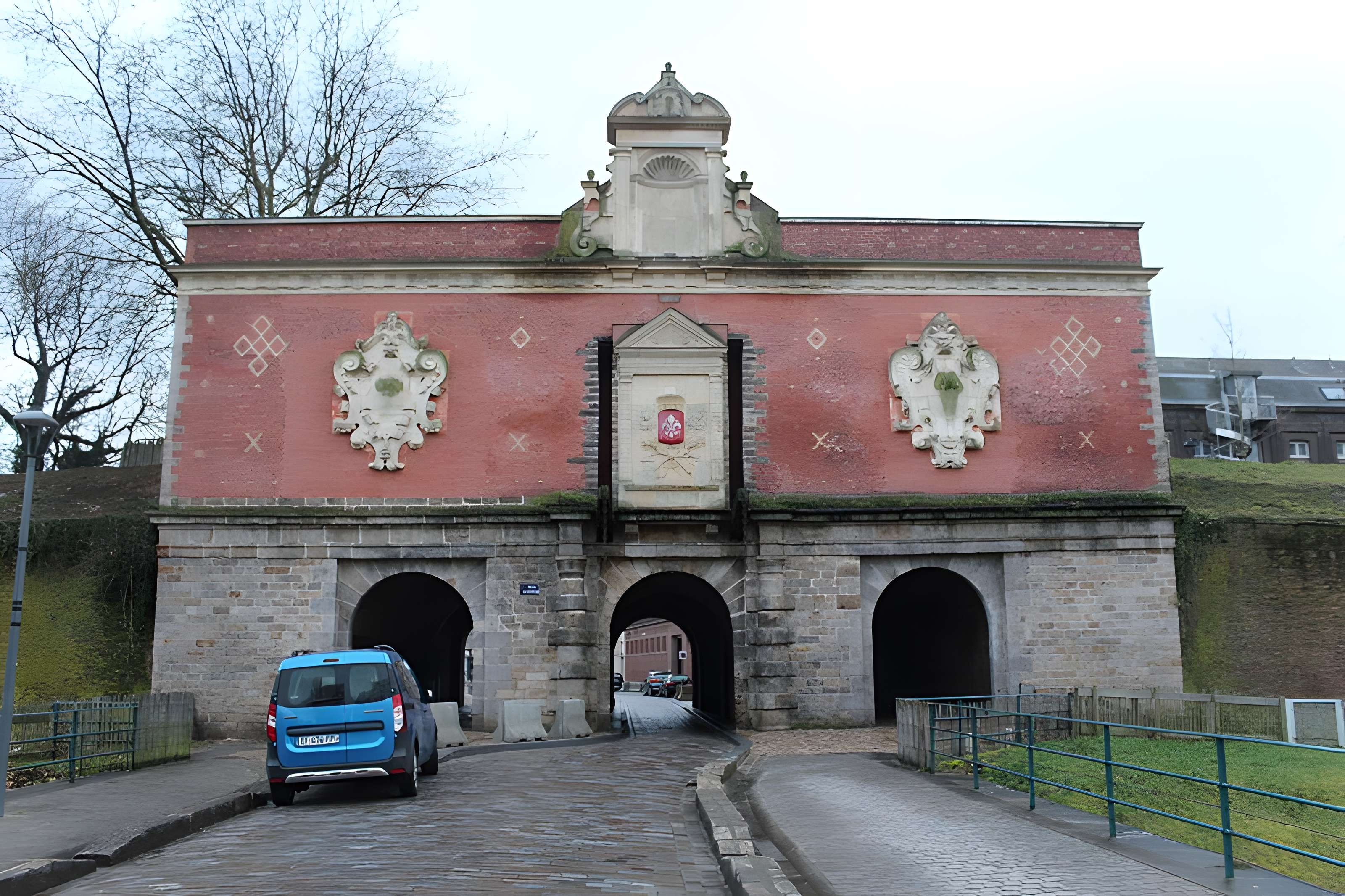 Porte de Gand et ensemble des fortifications