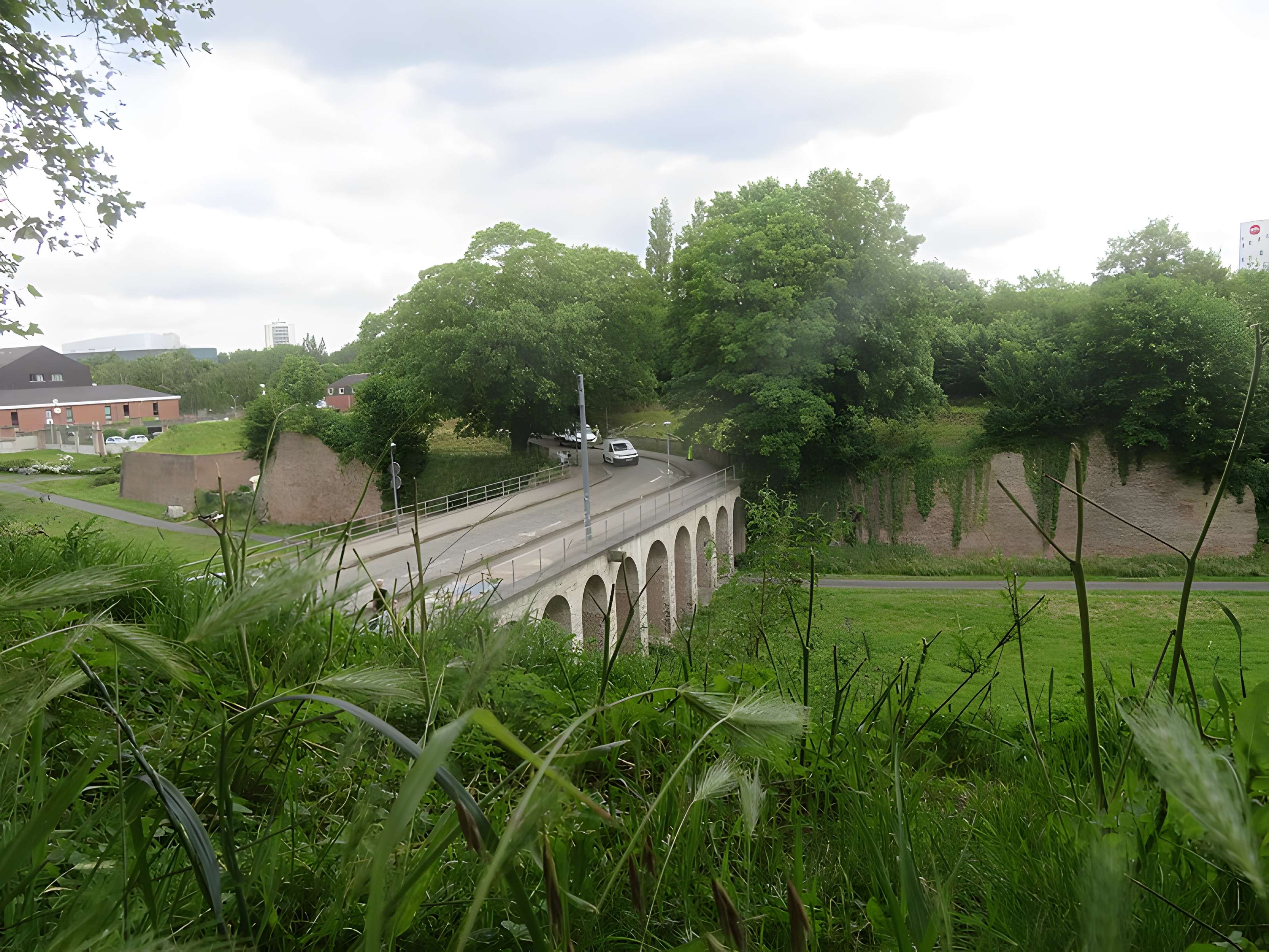 Porte de Gand et ensemble des fortifications