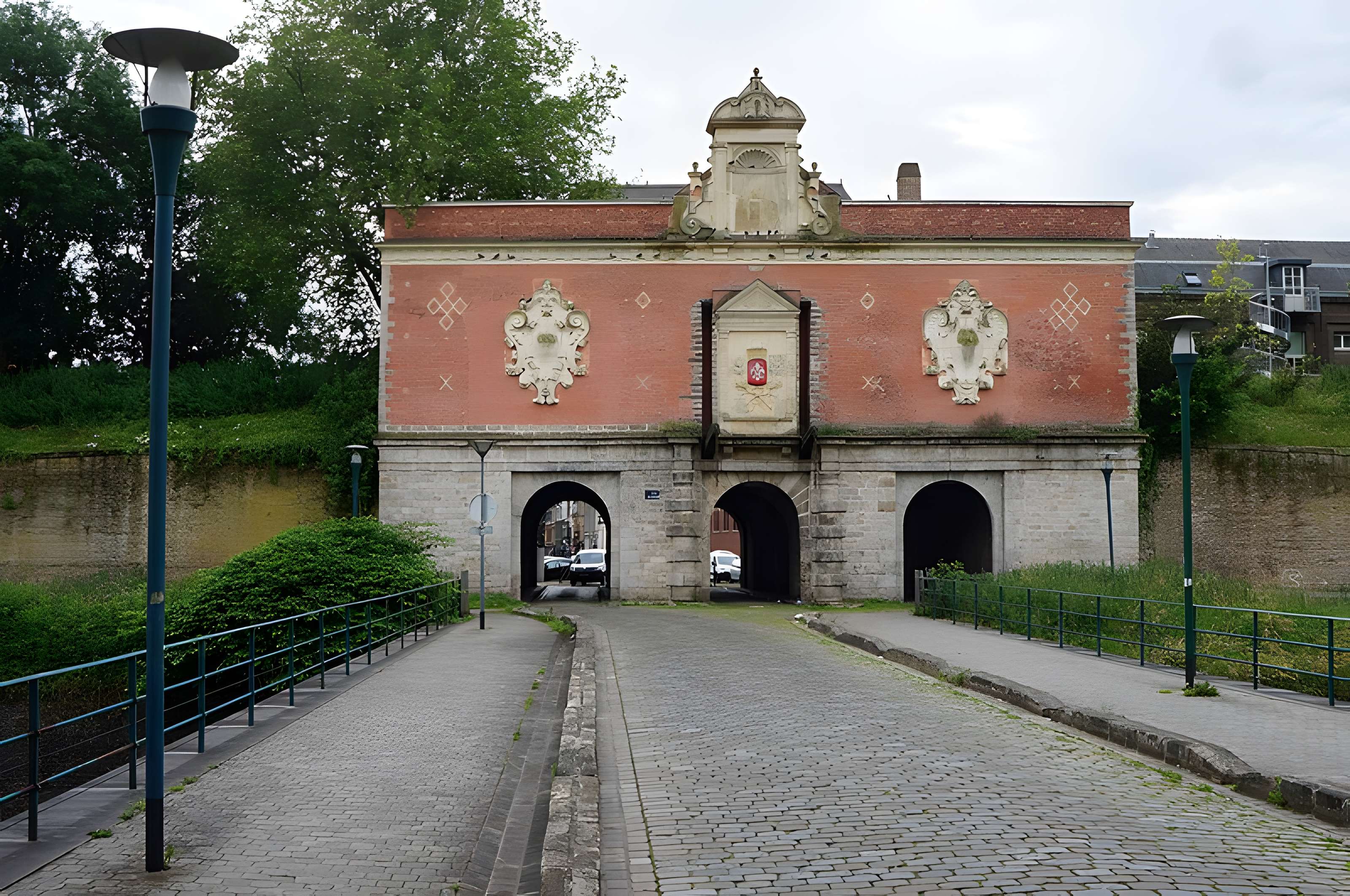 Porte de Gand et ensemble des fortifications