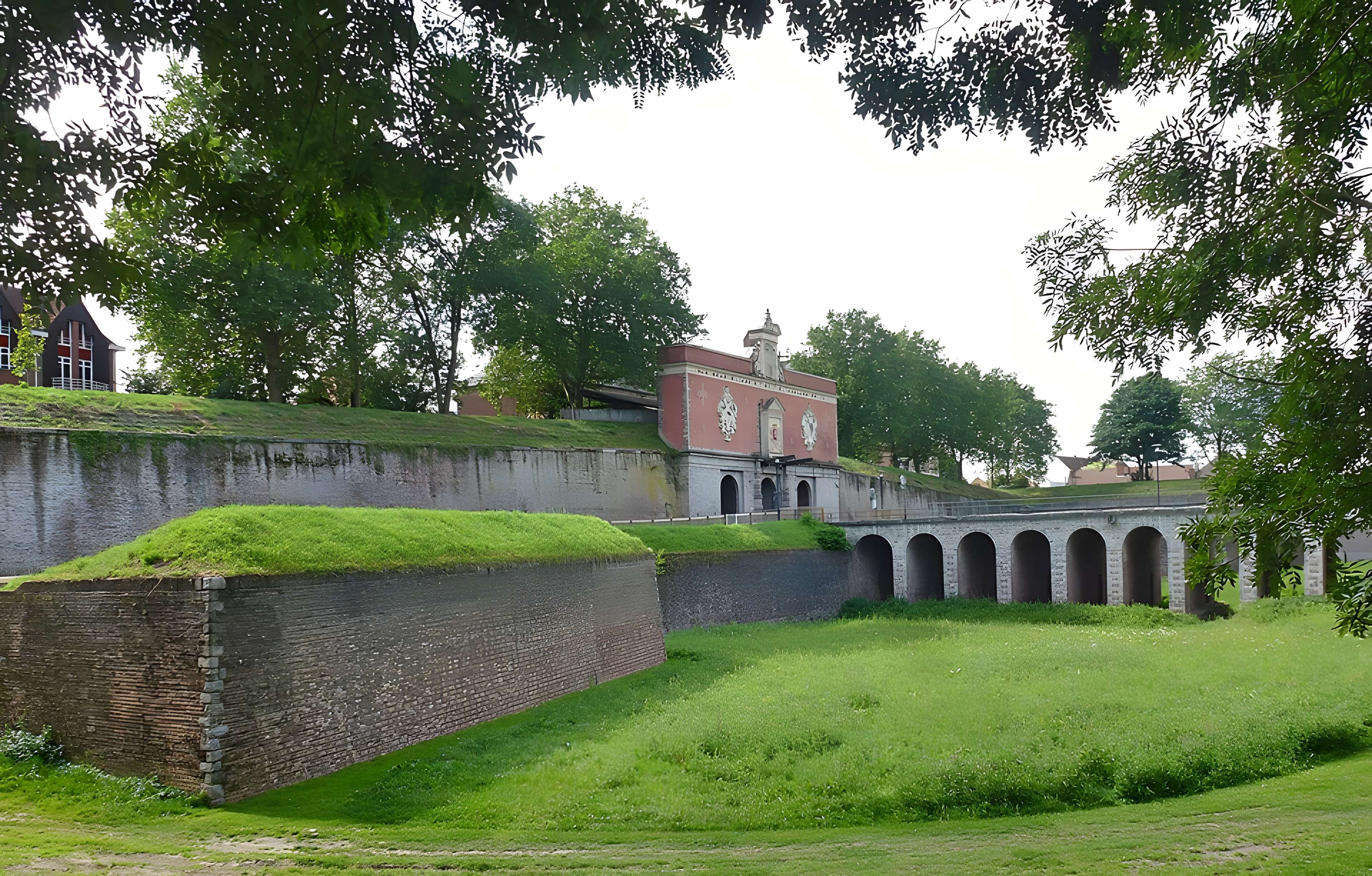 Porte de Gand et ensemble des fortifications