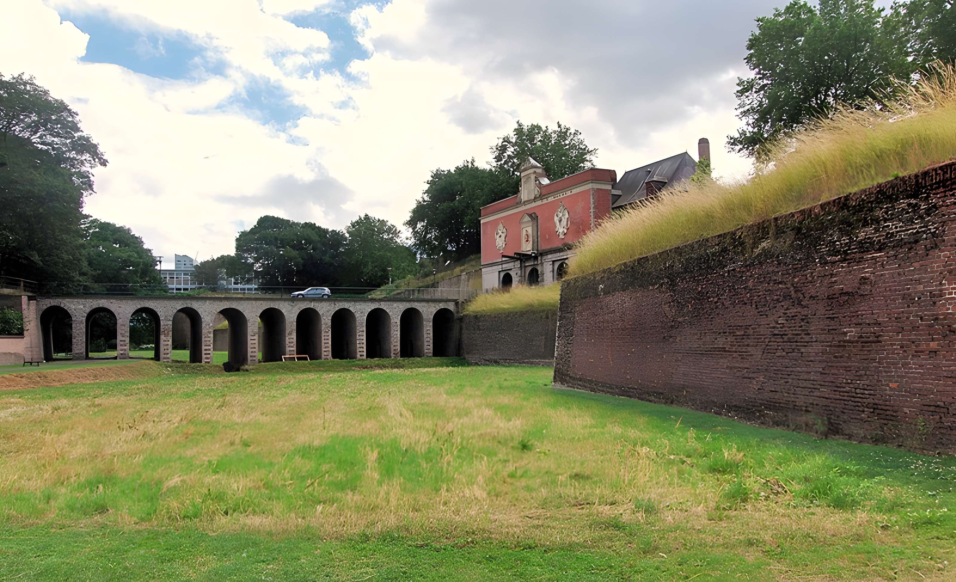 Porte de Gand et ensemble des fortifications