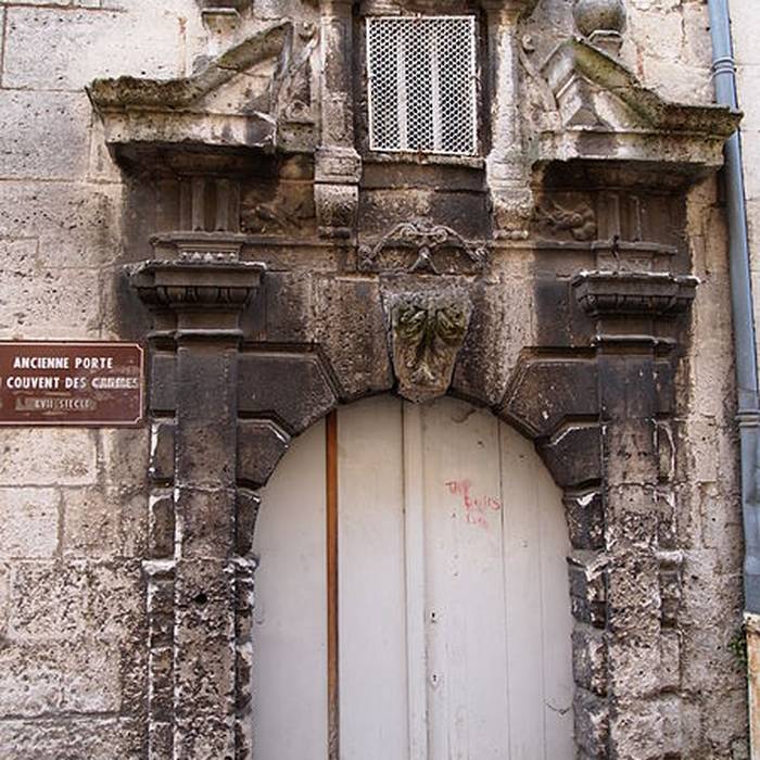 Photo de Porte de lancien couvent des Carmélites à Angoulême