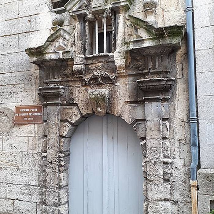 Photo de Porte de lancien couvent des Carmélites à Angoulême