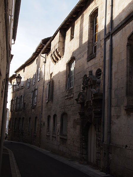 Porte de l'ancien couvent des Carmélites à Angoulême