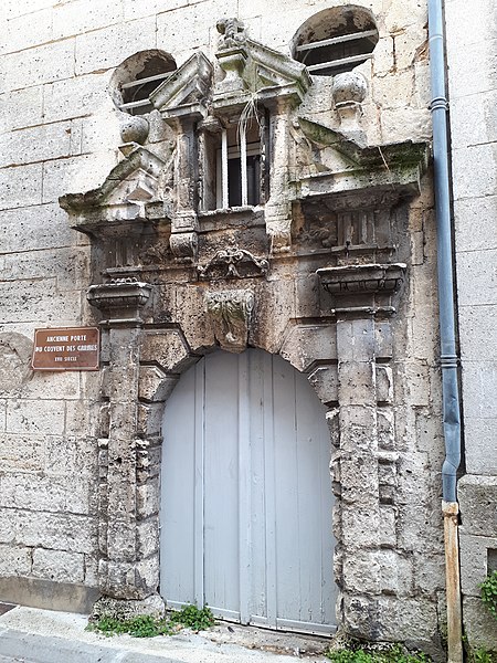 Porte de l'ancien couvent des Carmélites à Angoulême