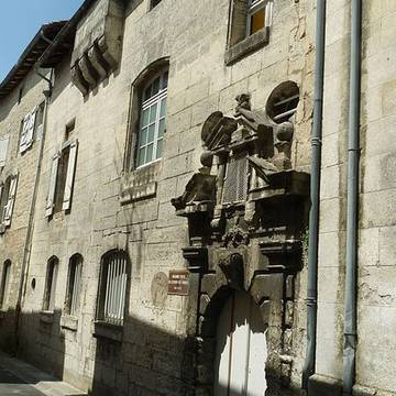 Porte de lancien couvent des Carmélites à Angoulême