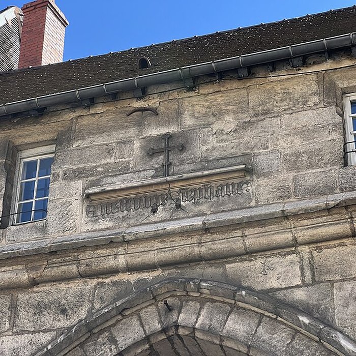 Photo de Porte de lancien évêché de Dijon