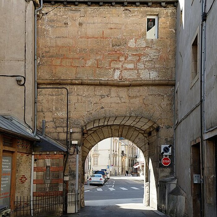 Photo de Porte de lancien évêché de Dijon