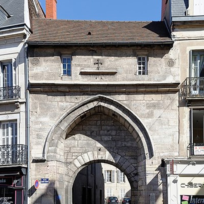 Photo de Porte de lancien évêché de Dijon