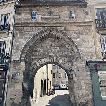 Porte de lancien évêché de Dijon